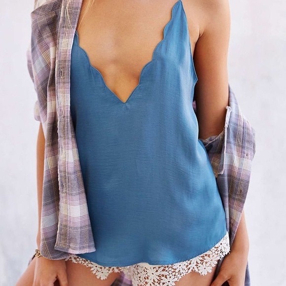 Urban Outfitters Kimchi Blue Silky Scalloped Cami - Picture 3 of 3
